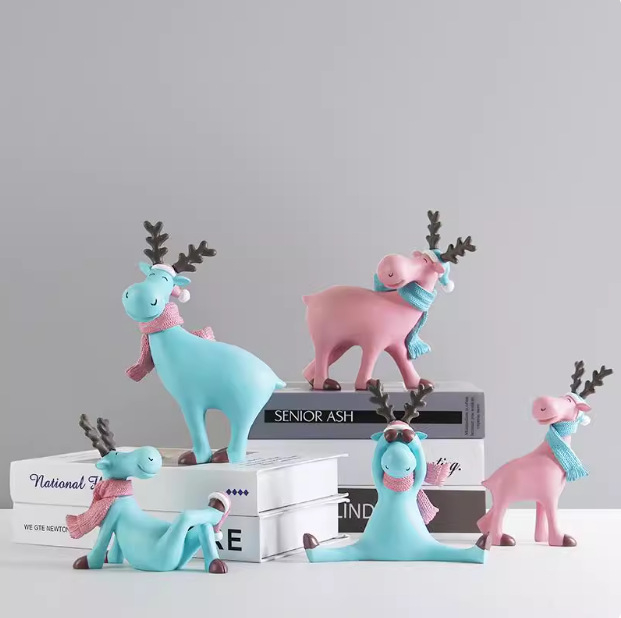 Dekoratīvā papīra vitrine ziediem un nelielām dekorācijām — oriģināls dizains, vienkāršs, dabīgs stils, piemērots kā promos dāvanas