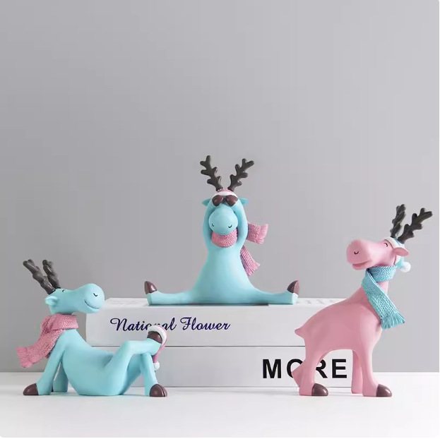 Dekoratīvā papīra vitrine ziediem un nelielām dekorācijām — oriģināls dizains, vienkāršs, dabīgs stils, piemērots kā promos dāvanas