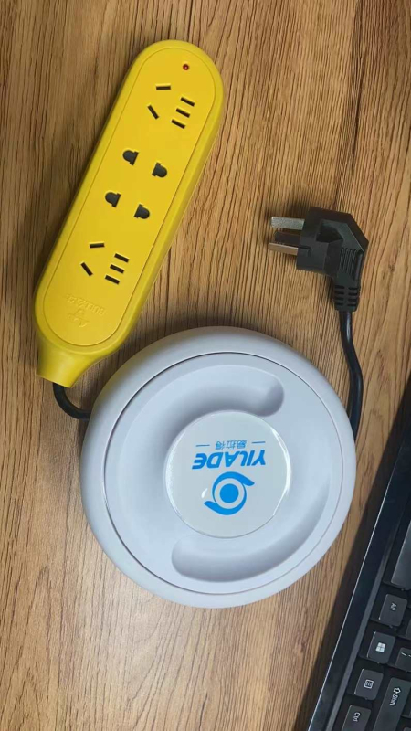 Käsitsi kasutatav kaablite hoiukarp lauakasutuseks – plastist kaablite korraldaja