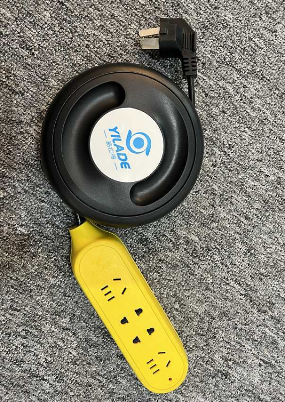 Käsitsi kasutatav kaablite hoiukarp lauakasutuseks – plastist kaablite korraldaja