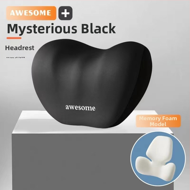 Automa galvas balsts un jostas atbalsta spilvens – pildījums no atmiņas putām, ārējais materiāls no sintētiskām šķiedrām, alfanumerisks raksts, visu sezonu