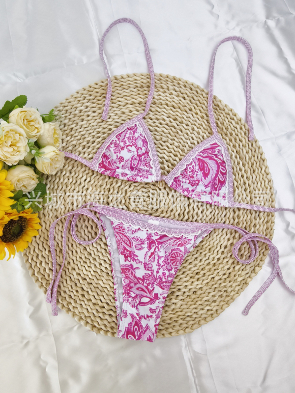 Dvodijelni bikini set s prugama, s jastučićima za grudi, visokim strukom, otvorenim leđima – poliester