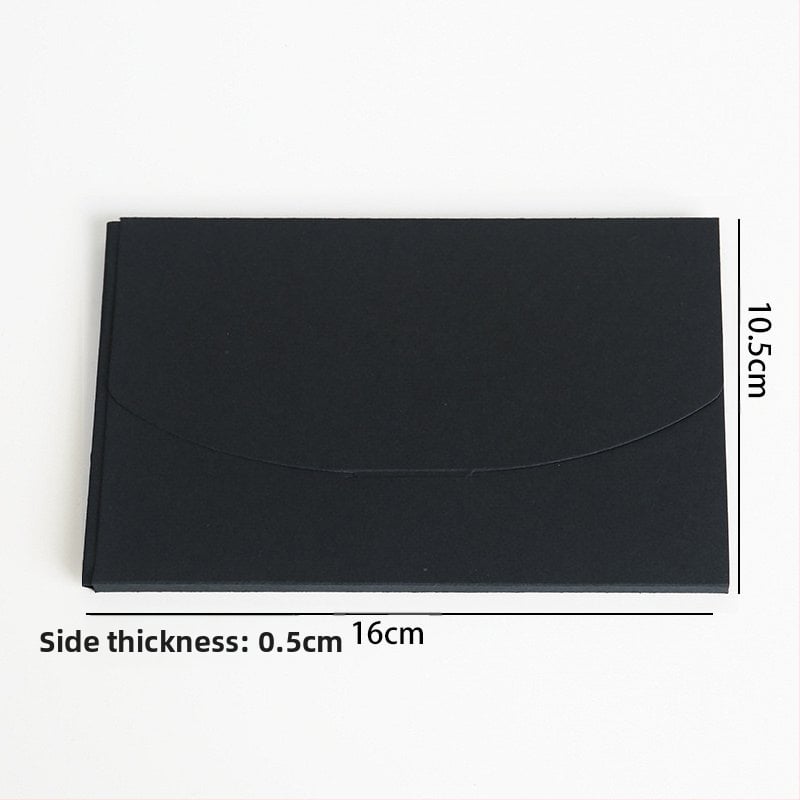 Kraftpapīra aploksnes stilā kartīšu kastīte, dāvanu iesaiņojumam, piemērota jauno māju uzsākšanai un Ziemassvētkiem