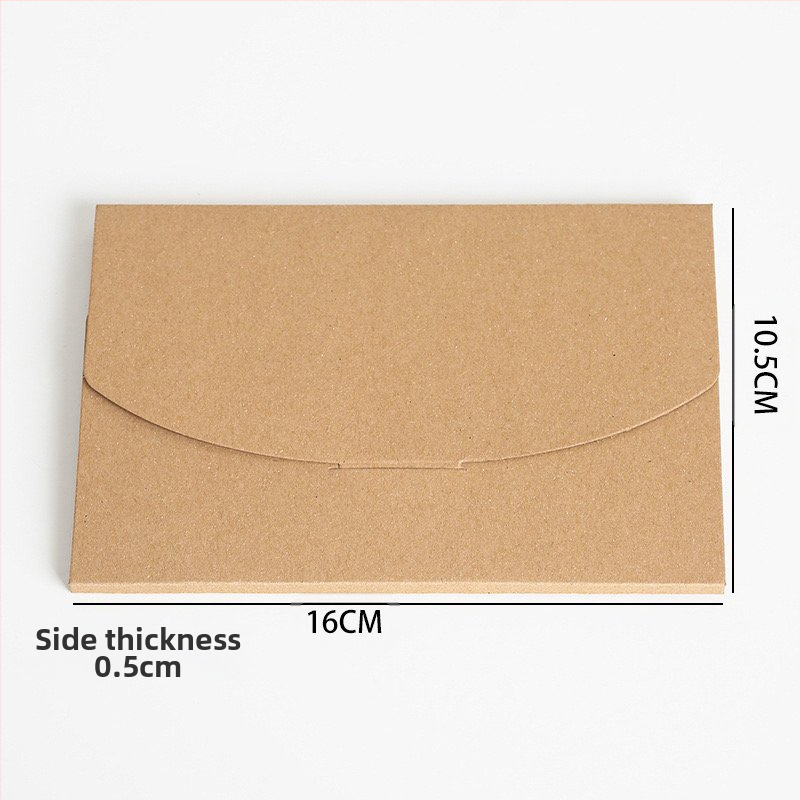 Kraftpapīra aploksnes stilā kartīšu kastīte, dāvanu iesaiņojumam, piemērota jauno māju uzsākšanai un Ziemassvētkiem