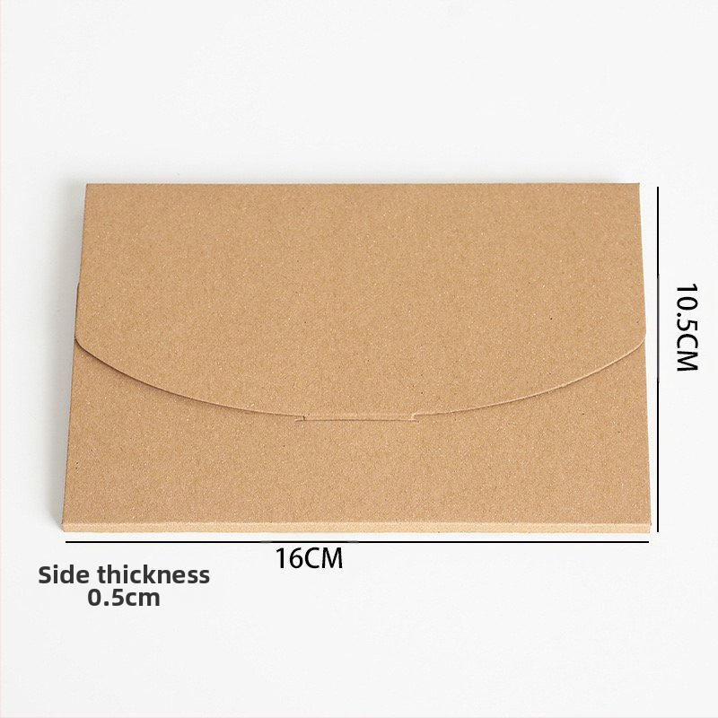 Kraftpapīra aploksnes stilā kartīšu kastīte, dāvanu iesaiņojumam, piemērota jauno māju uzsākšanai un Ziemassvētkiem