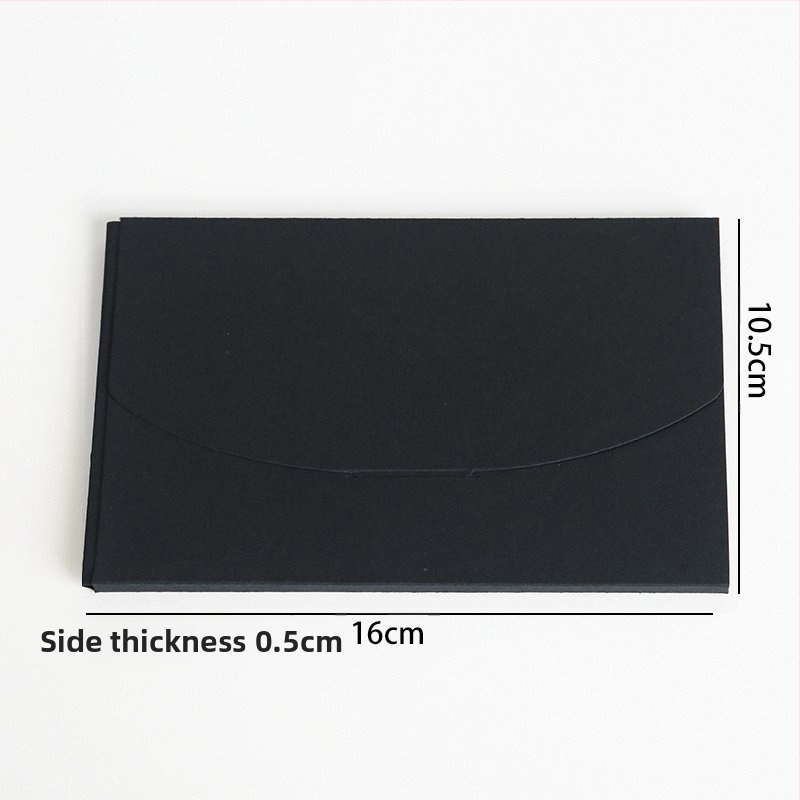 Kraftpapīra aploksnes stilā kartīšu kastīte, dāvanu iesaiņojumam, piemērota jauno māju uzsākšanai un Ziemassvētkiem