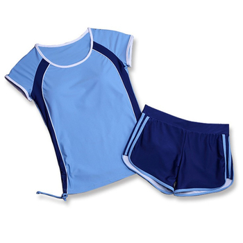 Γυναικείο μαγιό δύο τεμαχίων σε κορεατικό στυλ, τοπ με κοντά μανίκια, σχέδιο color-block, υψηλόμεσο σλιπ, συντηρητικός κόψιμος, με επένδυση στήθους και χωρίς μεταλλική υποστήριξη; ύφασμα: νάιλον-ελαστάν (82% ελαστάν).