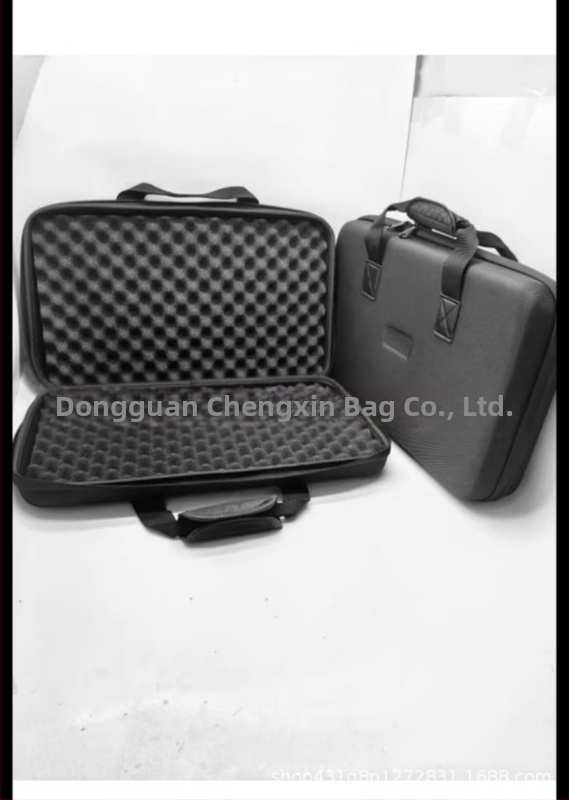 Torba za skladištenje DJ opreme, EVA materijal, šivana konstrukcija, kompatibilna s DJ opremom, težina 0,98 kg