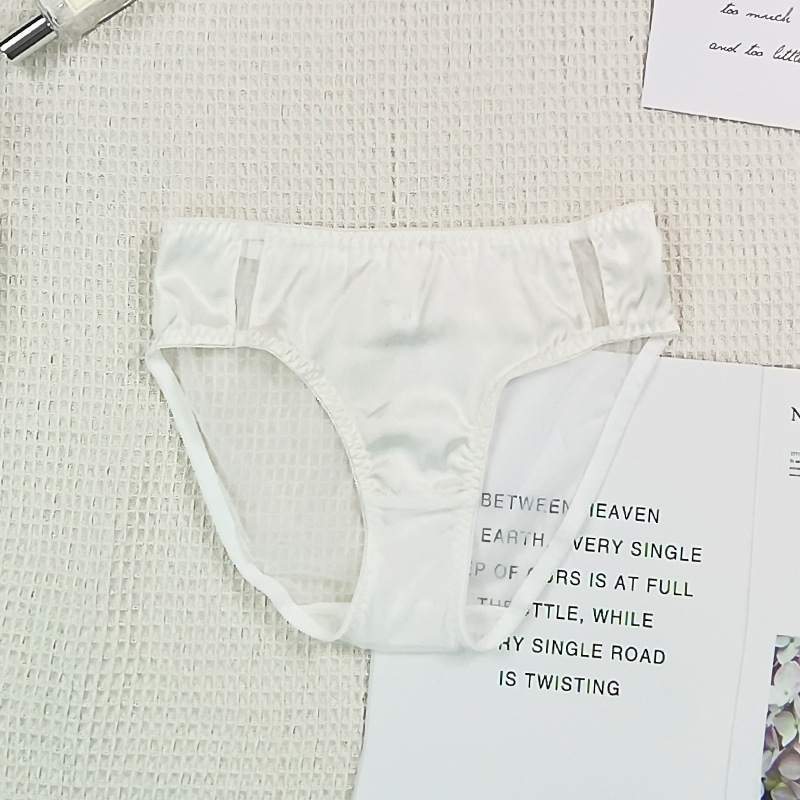 Sutien od svile dudovine, košarice 3/4, tanke oblikovane košarice, glatki dizajn, bez ojačanja