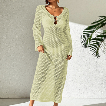 Rochie lungă cu textură perforată, decolteu în V, mâneci lungi, talie elastică, model în carouri