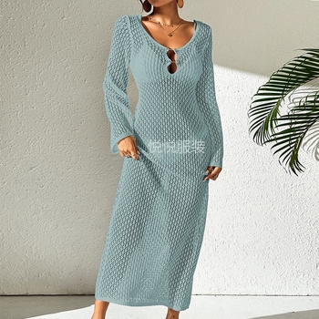 Рокля с дупчеста текстура, V-образно деколте, дълги ръкави, еластичен пояс на талията, каре модел