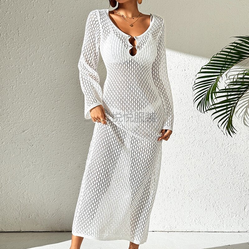 Rochie lungă cu textură perforată, decolteu în V, mâneci lungi, talie elastică, model în carouri