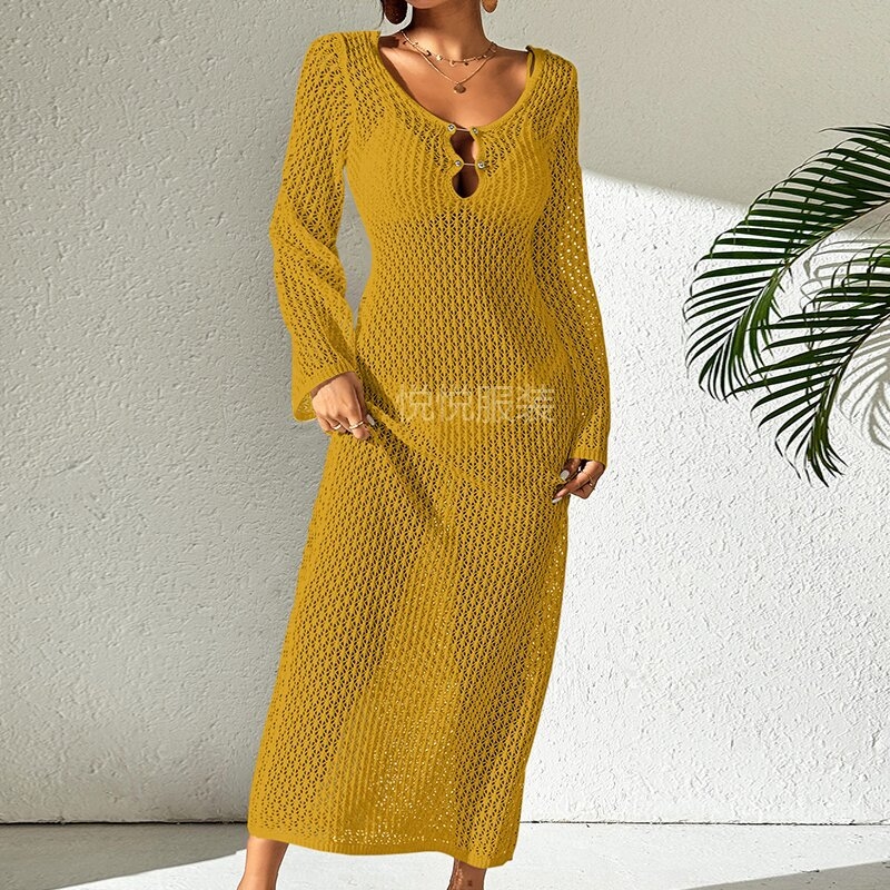 Rochie lungă cu textură perforată, decolteu în V, mâneci lungi, talie elastică, model în carouri