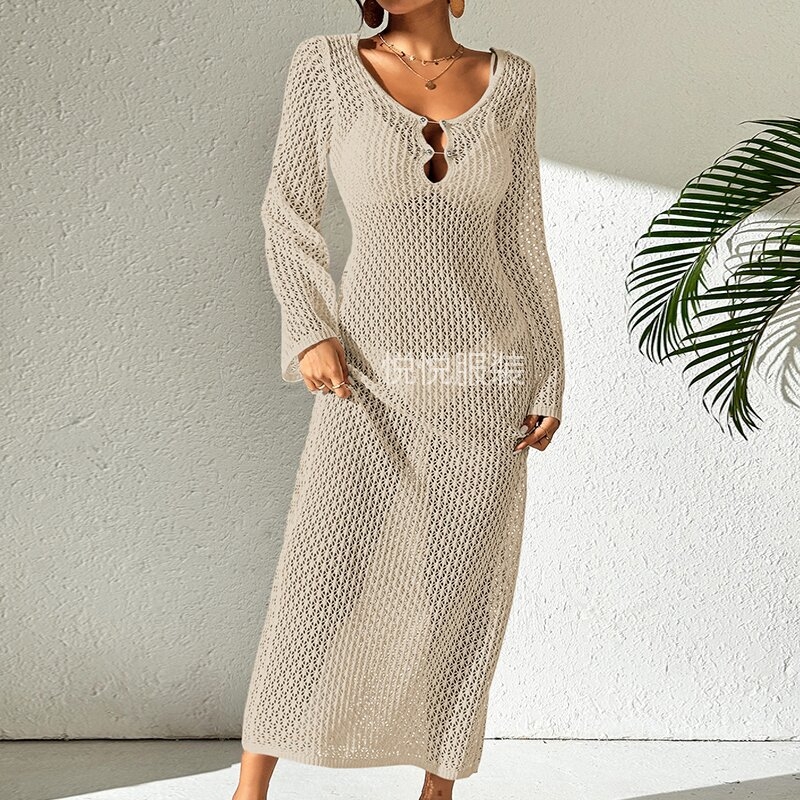 Rochie lungă cu textură perforată, decolteu în V, mâneci lungi, talie elastică, model în carouri