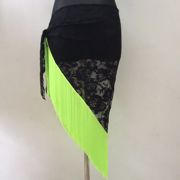 Kostim za latino ples s resicama na području struka i polovicnom suknjom, za odrasle žene; poliester smjesa, jednofarbni uzorak, moderan plesni odjevni predmet