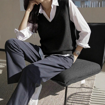 Женска плетена жилетка без ръкави с V-образно деколте, акрил със спандекс, дължина 50–65 см, Зимна колекция 2025