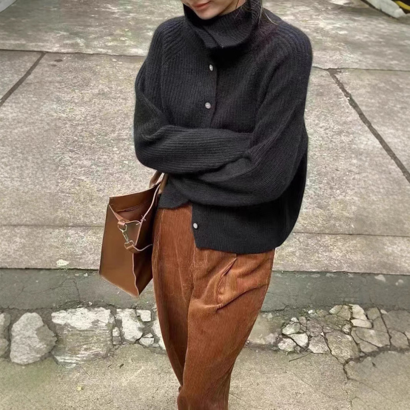 Cardigan de lână pentru femei - croială liberă, guler înalt, mâneci lungi, tricot gros