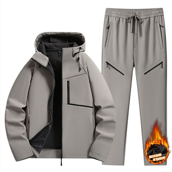 Vīriešu softshell jaka – ar kapuci, ūdensizturīga un pret vēju, priekšā rāvējslēdzējs, bieza oderējuma no poliestera, kabatas ar rāvējslēdzējiem