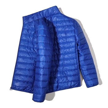 Ανδρικό μπουφάν με παχύ πλήρωμα πολυεστέρα, εξωτερικό ύφασμα πολυεστέρα, σταθερός γιακάς, φερμουάρ, πλαϊνές τσέπες, κορεατικό στυλ