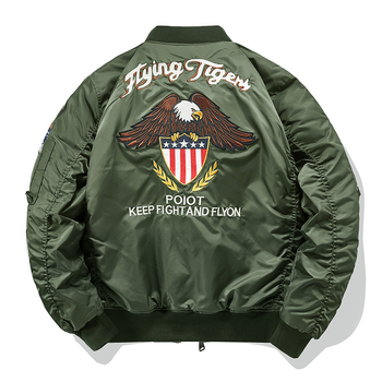 MA1 pilóta dzseki férfiaknak, szélálló nylonszövet külső, hímzett részletek, cipzáros zárás, álló gallér, lazán szabott