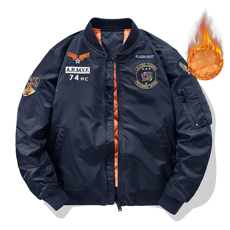 MA1 pilóta dzseki férfiaknak, szélálló nylonszövet külső, hímzett részletek, cipzáros zárás, álló gallér, lazán szabott