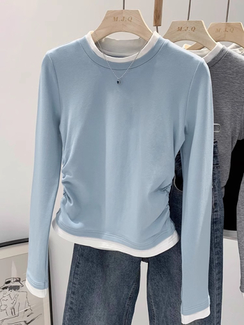 Γυναικεία βαμβακερή μακρυμάνικη μπλούζα με ψεύτικο διπλό σχέδιο και λεπτομέρεια κολλάζ, στρογγυλή λαιμό, κοντή γραμμή.