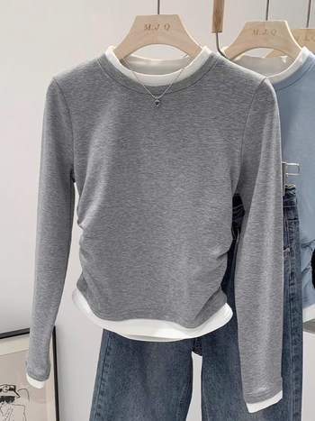 Γυναικεία βαμβακερή μακρυμάνικη μπλούζα με ψεύτικο διπλό σχέδιο και λεπτομέρεια κολλάζ, στρογγυλή λαιμό, κοντή γραμμή.