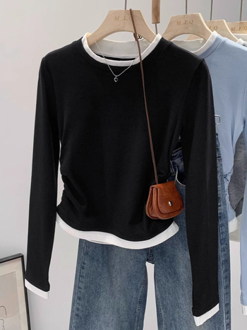 Γυναικεία βαμβακερή μακρυμάνικη μπλούζα με ψεύτικο διπλό σχέδιο και λεπτομέρεια κολλάζ, στρογγυλή λαιμό, κοντή γραμμή.