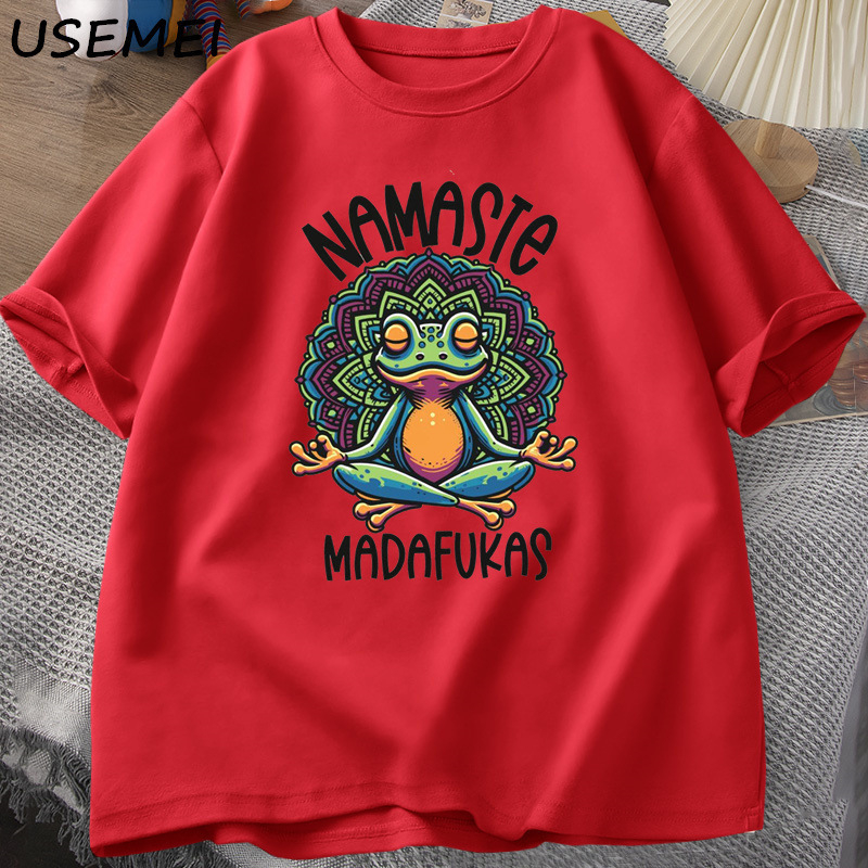 Pamukasta majica s prilagodljivom tiskom, frog yoga grafika, kratki rukavi, okrugli izrez, labav kroj