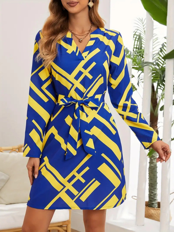 Rochie din poliester cu mâneci lungi, decolteu în V, curea imprimată, croială A-line, lungime midi