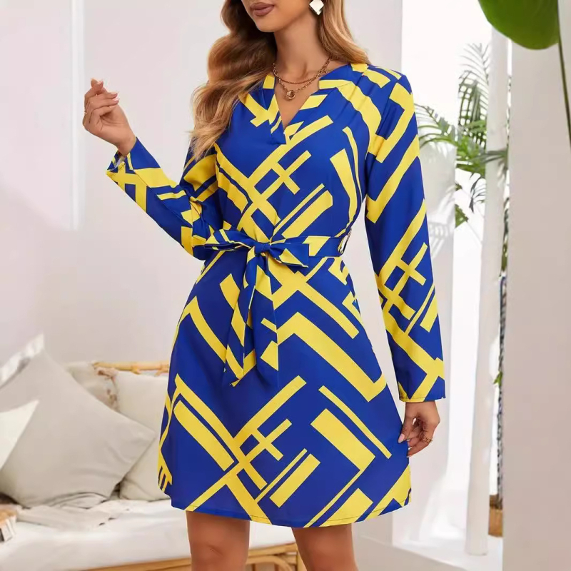 Rochie din poliester cu mâneci lungi, decolteu în V, curea imprimată, croială A-line, lungime midi