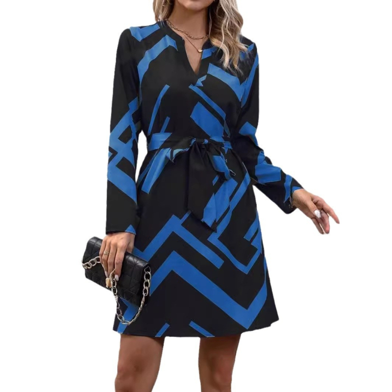 Rochie din poliester cu mâneci lungi, decolteu în V, curea imprimată, croială A-line, lungime midi