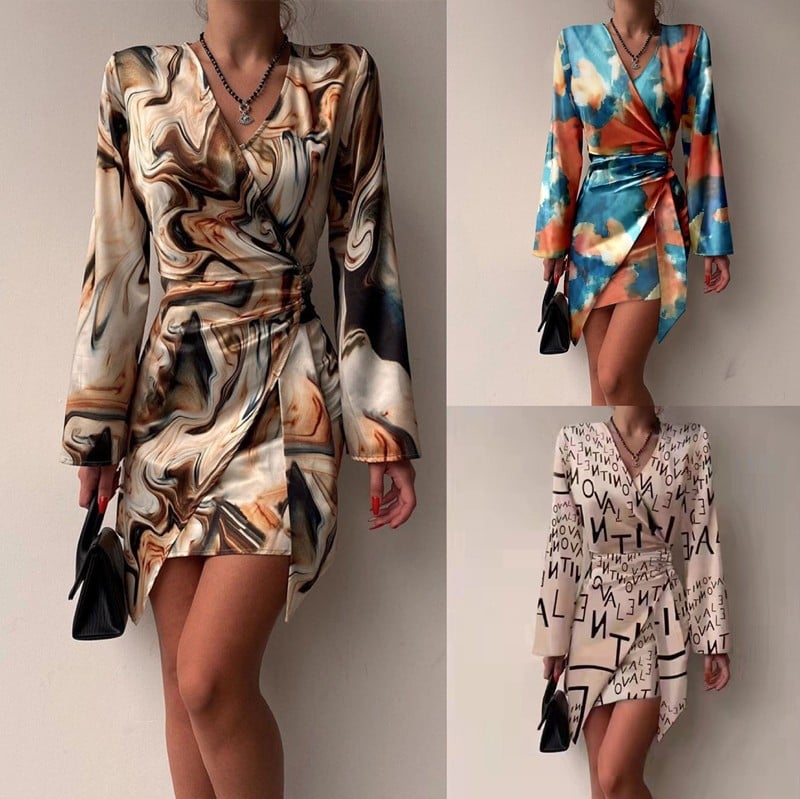 Rochie cu mânecă lungă, decolteu în V, satin, model abstract, fustă neregulată