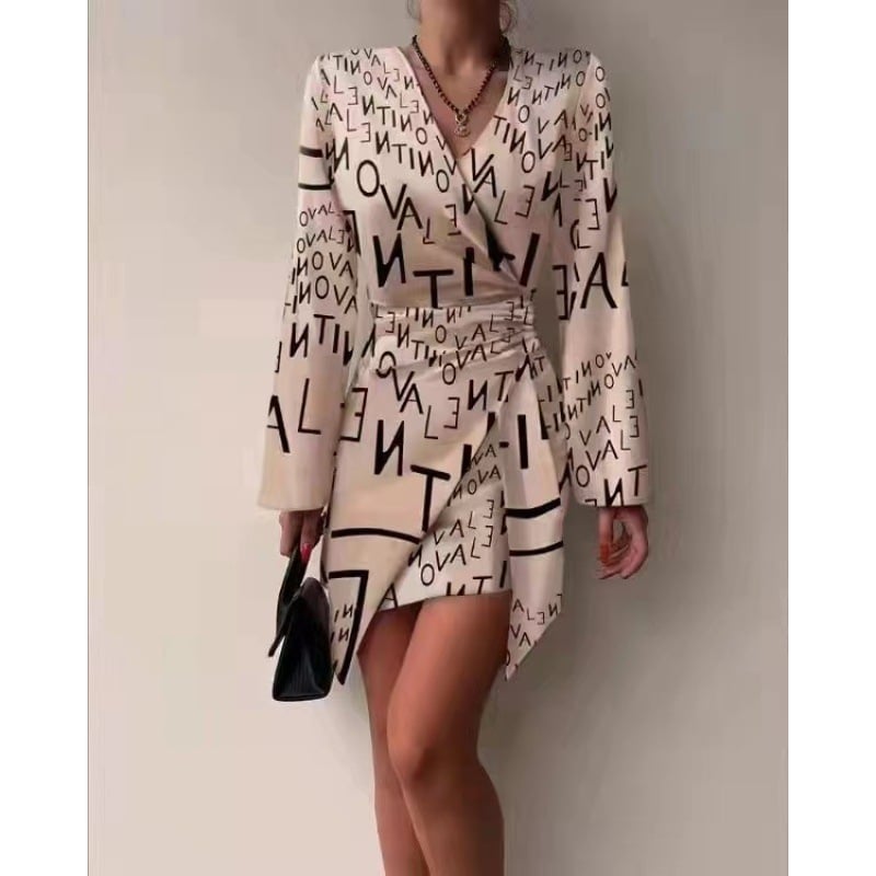 Rochie cu mânecă lungă, decolteu în V, satin, model abstract, fustă neregulată