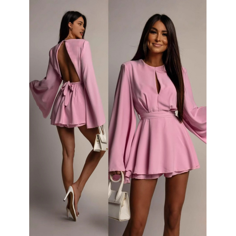 Hátsó rész nélküli ruha, puffos szoknyával, hosszú ujjú, magas gallér, poliészterből (nyár 2025)