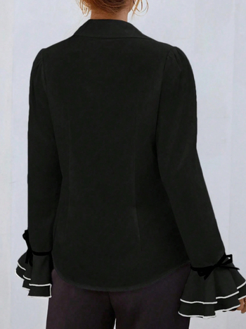 Дамска риза от полиестер-еластанова смес, V-образно деколте, дълги камбановидни ръкави с набрани детайли, колажен дизайн, стандартна дължина 50–65 cm