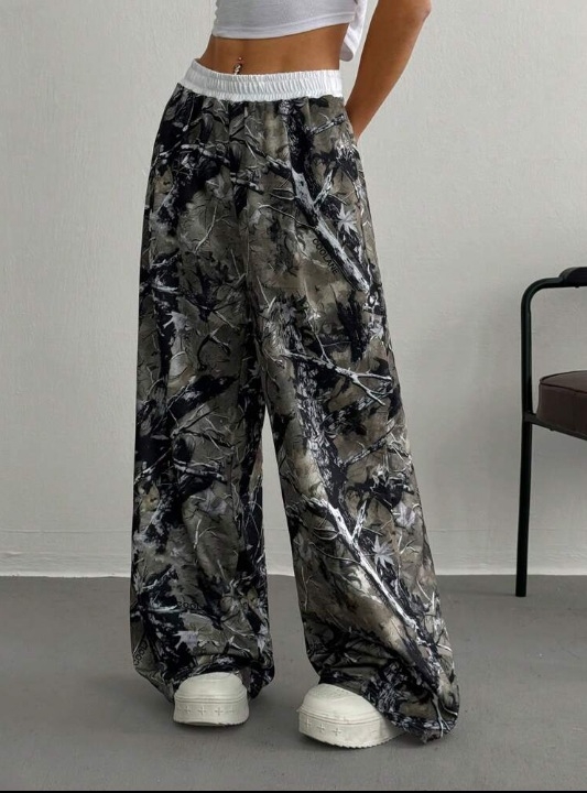 Pantaloni largi casual cu imprimeu camuflaj, talie elastică, poliester, vara 2025