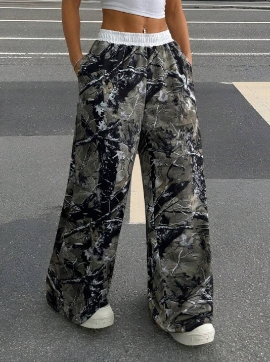 Pantaloni largi casual cu imprimeu camuflaj, talie elastică, poliester, vara 2025