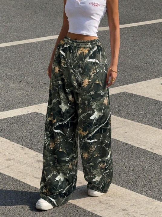 Pantaloni largi casual cu imprimeu camuflaj, talie elastică, poliester, vara 2025