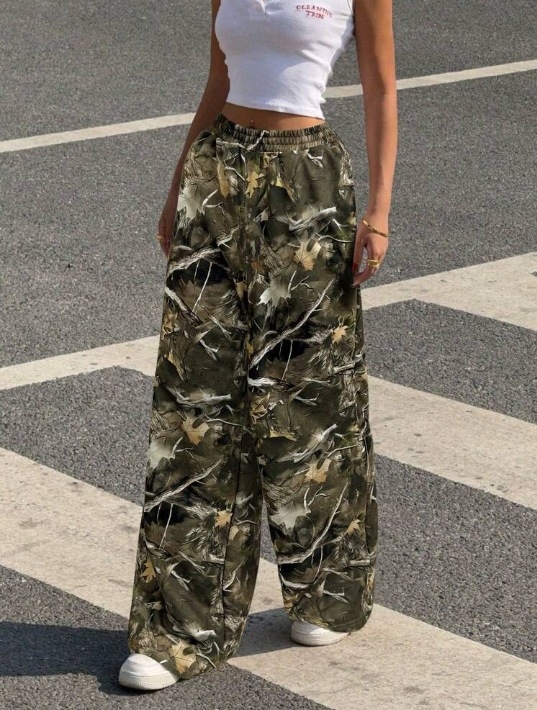 Pantaloni largi casual cu imprimeu camuflaj, talie elastică, poliester, vara 2025