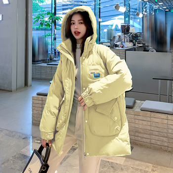 Moteriška vidutinio ilgio striukė su gobtuvu ir tankiu įdaru, laisvas kirpimas, užtrauktukas, ilgos rankovės, poliesterio audinys