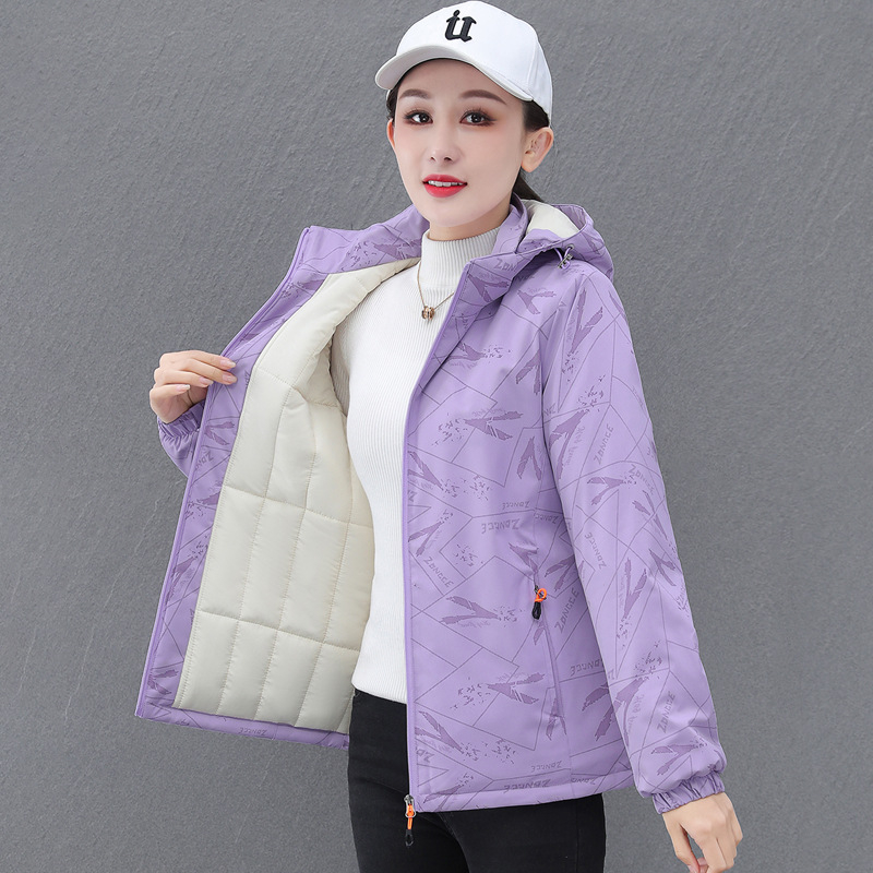 Moteriška storesnio pūko-paminkštintos striukės su gobtuvu, įprasto ilgio, užtrauktukas, poliesterio išorė