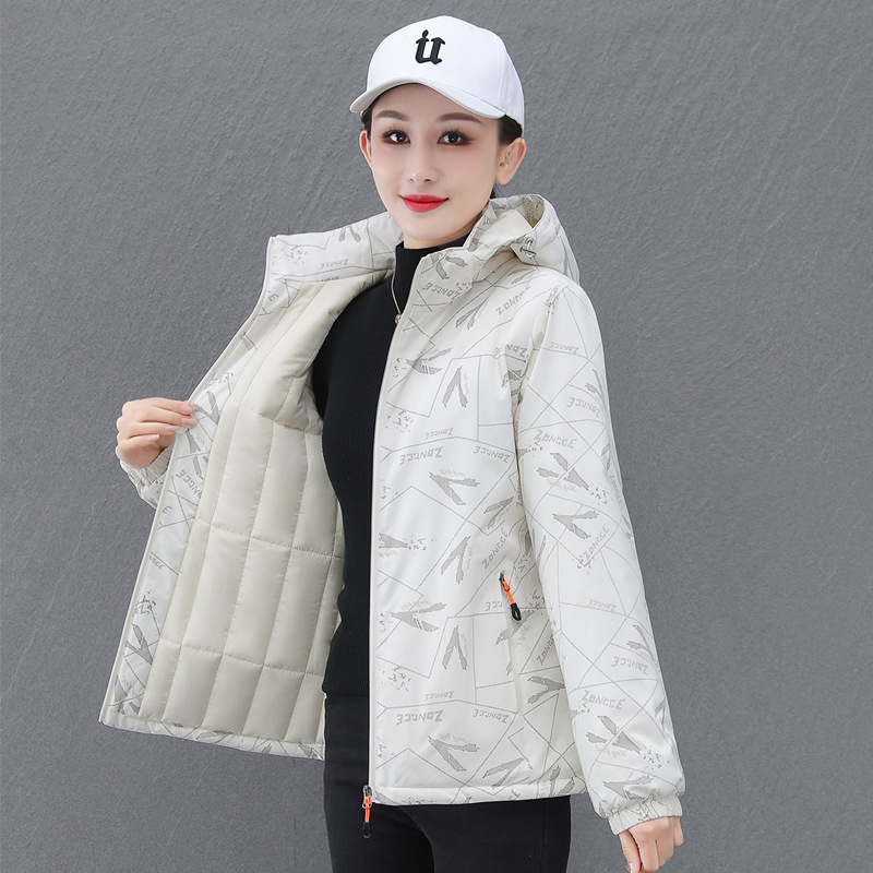 Moteriška storesnio pūko-paminkštintos striukės su gobtuvu, įprasto ilgio, užtrauktukas, poliesterio išorė