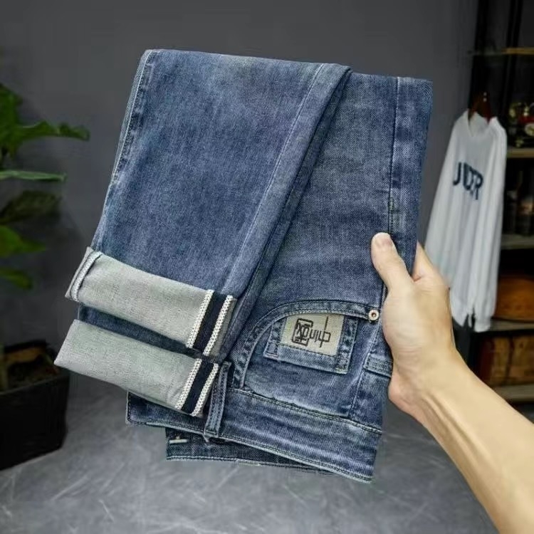 Hlače slim tapered sa srednjim pojasom, zatvaračem, denim 95% pamuka, opran završnica