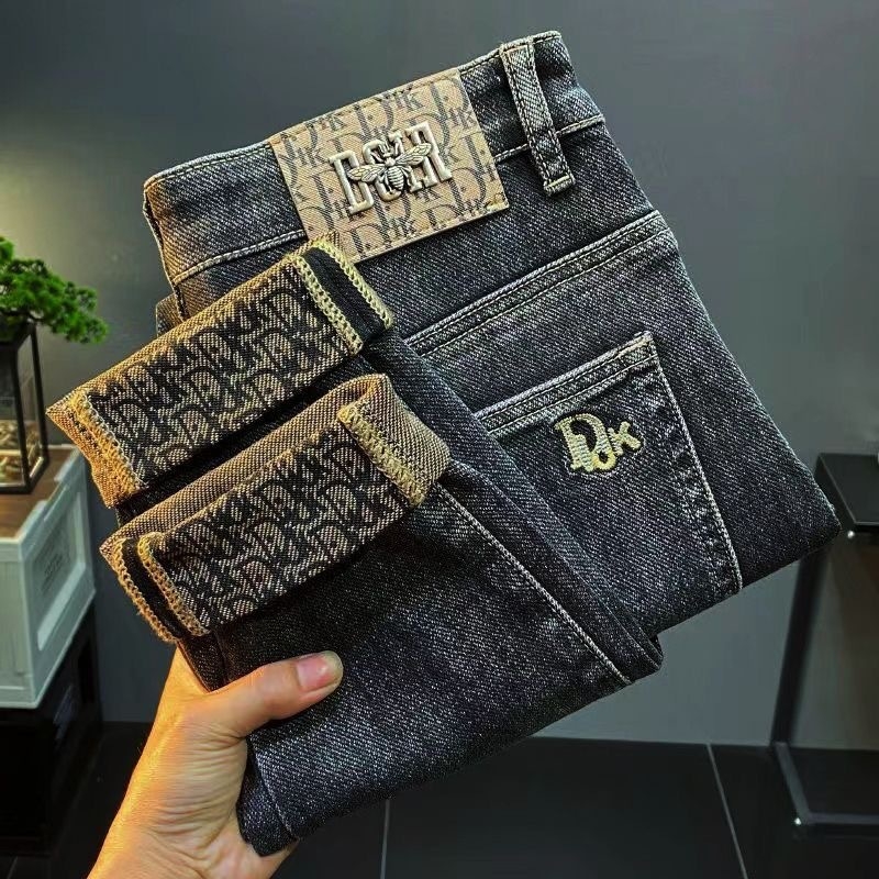 Hlače slim tapered sa srednjim pojasom, zatvaračem, denim 95% pamuka, opran završnica