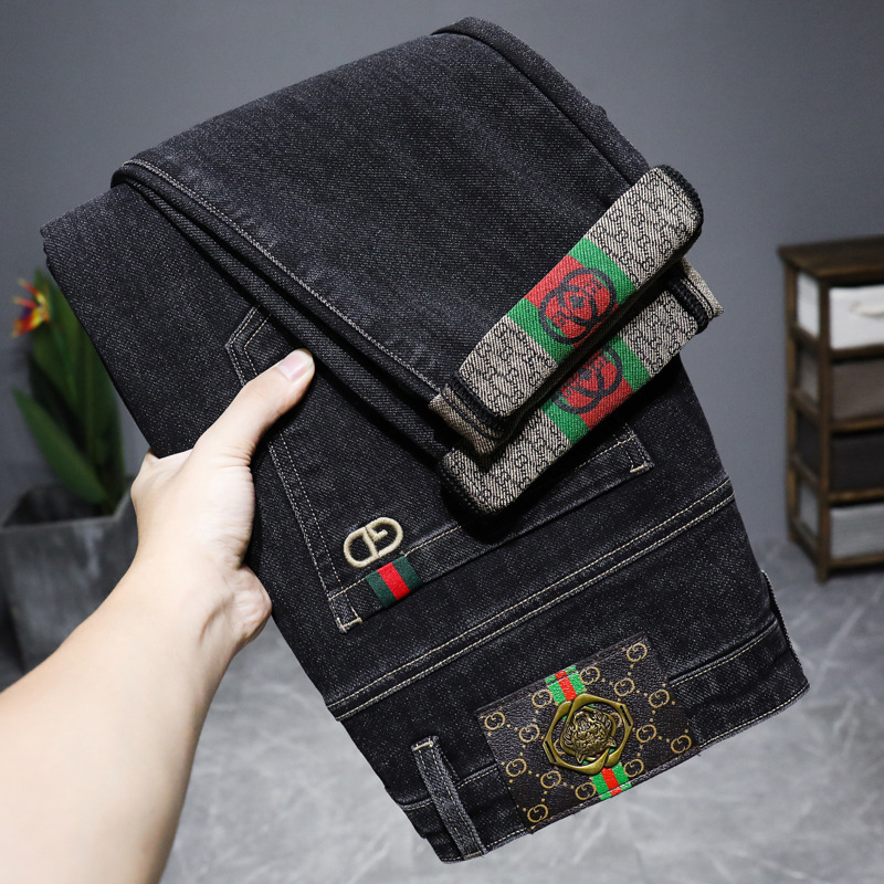 Hlače slim tapered sa srednjim pojasom, zatvaračem, denim 95% pamuka, opran završnica