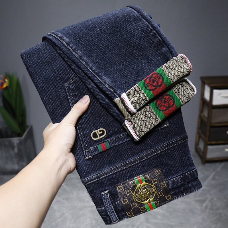 Hlače slim tapered sa srednjim pojasom, zatvaračem, denim 95% pamuka, opran završnica