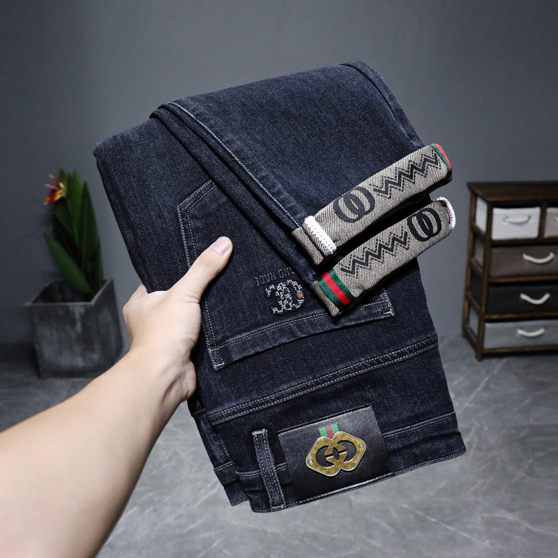 Hlače slim tapered sa srednjim pojasom, zatvaračem, denim 95% pamuka, opran završnica