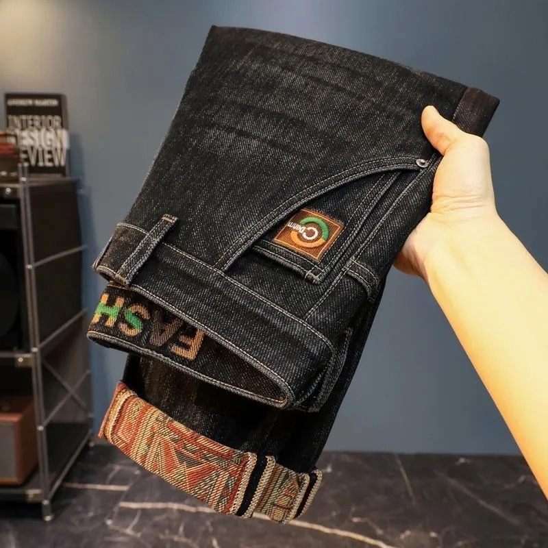 Hlače slim tapered sa srednjim pojasom, zatvaračem, denim 95% pamuka, opran završnica