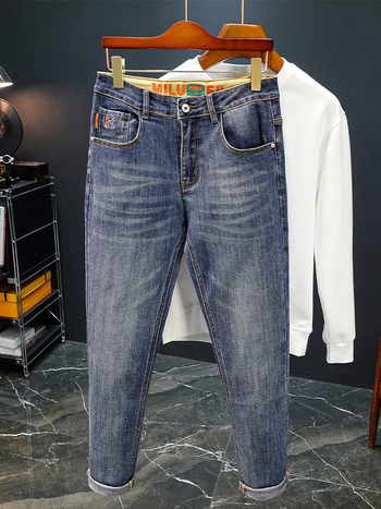 Férfi Slim-Fit farmernadrág, középmagas derekú, pamut-keverék elasztikával, cipzárral, Mercerizált